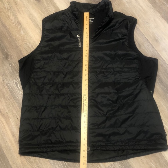 Lightweight Reebok Vest - Picture 6 of 9